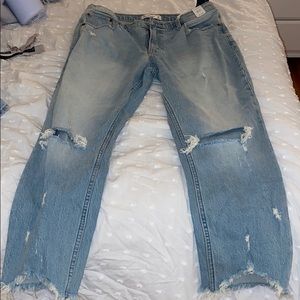 Abercrombie high rise mom jeans NEVER WORN W TAGS